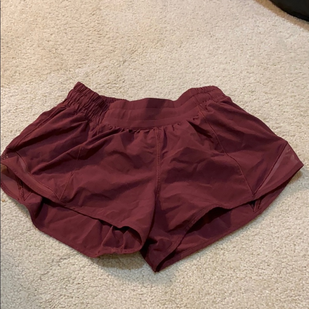 Lululemon Hotty Hot Shorts 2.5 in